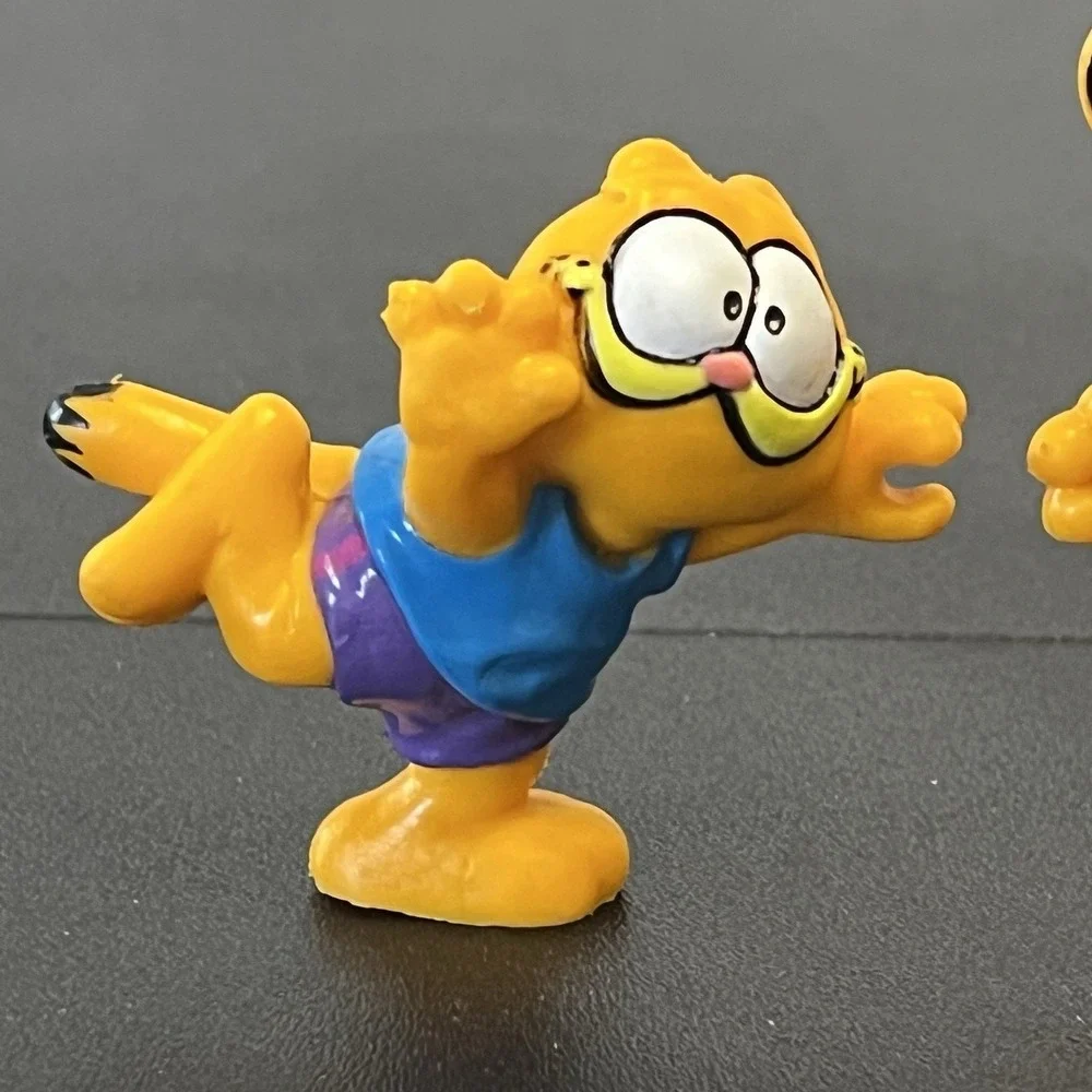 Vintage 1981 Garfield On Roller Skates & In Motion PVC Mini Figurine Figure Lot